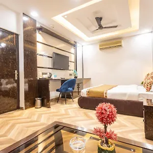 Hotel Cosmo Near Blk Hospital Karol Bagh ****