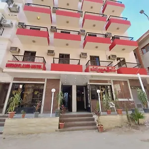 Merry Land & Roof Nile Restaurant Louxor